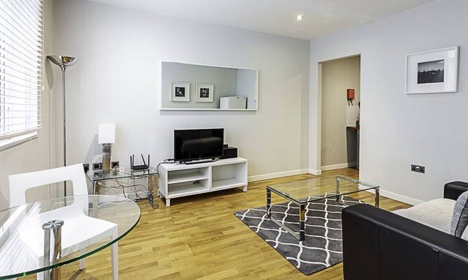 Bread Street Apartment | Watling Street Residence 6