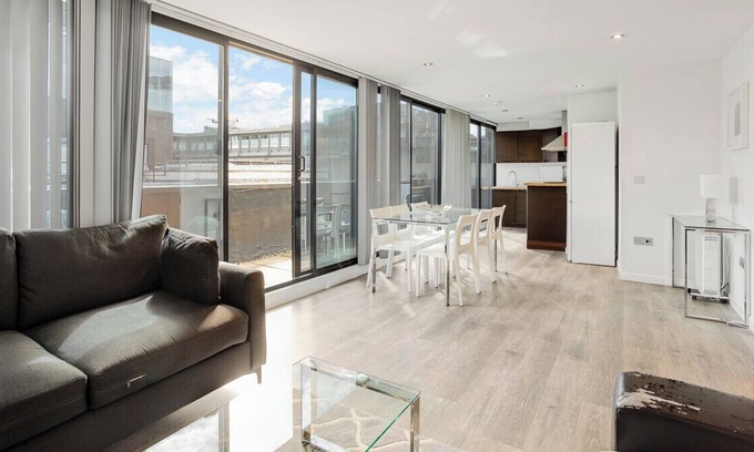 Bread Street Apartment | Watling Street Residence 12