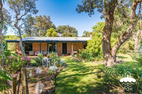 Sandy Point House | Wattle Haven Stay 3 Pay 2 Sept to Oct