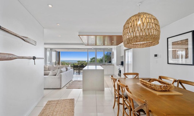 Point Lookout Apartment | Waves 11 - Beachfront - Sleeps 8
