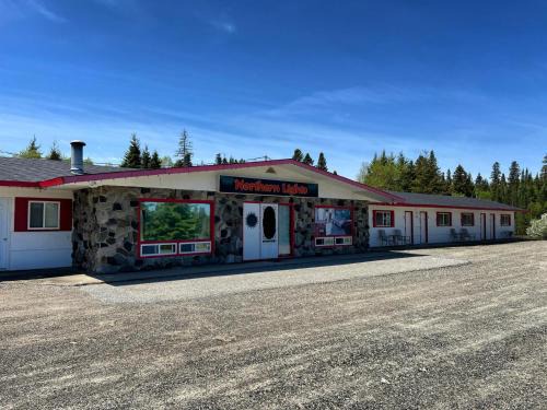 Algoma District Hotel | Wawa Northern Lights Motel and Chalets