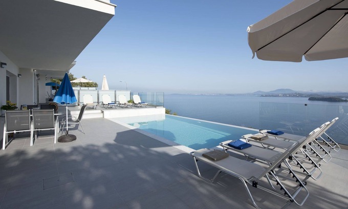 Pirgi Villa | We are Nikos and Litsa, passionate about travelling.