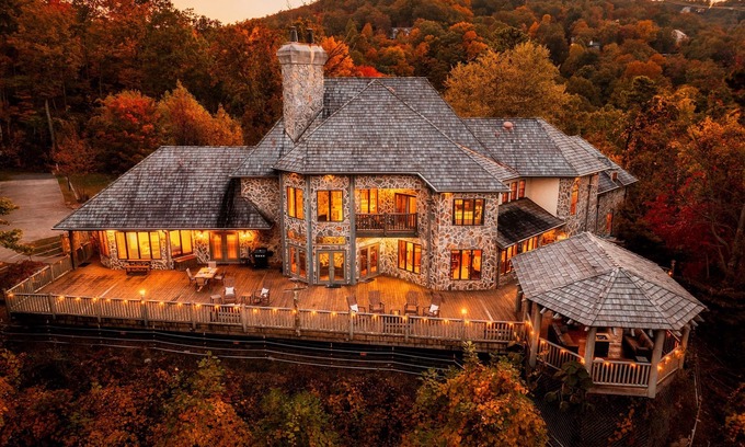 Gatlinburg Cabin | Wedding Venue! Estate w/View | FirePit | Hot Tub