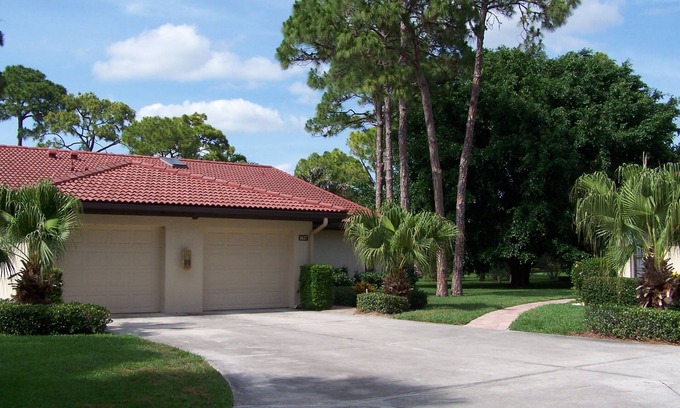 Sarasota Villa | Weekly rentals! Comfortable 2 bdrm/2 Bath Villa - just minutes from Beaches