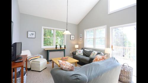 Campton House | Weetamoo Trail 50