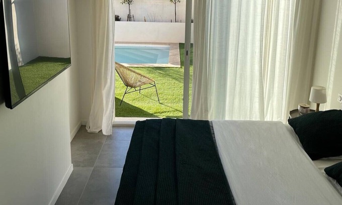 Chateauneuf-les-Martigues House | Welcome to our charming suite with its own private pool!