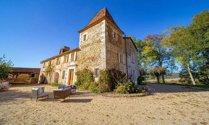 Manzac-sur-Vern Cottage | Welcome at Manoir de Dives