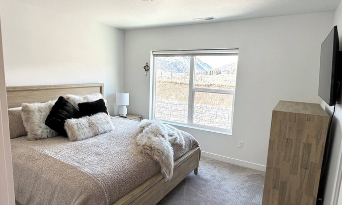 Mountain Green House | Welcome to Comfort Stays at ROAM!