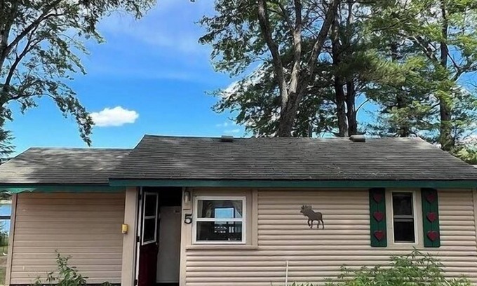 Gaylord Cabin | Welcome to Cottage 5 at Heart Lake Resort!