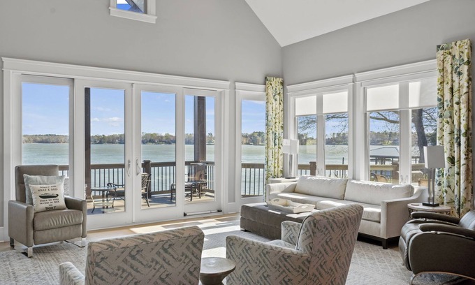 Troutman House | Welcome to Docks Orders - Amazing Lake Views & Amenities!