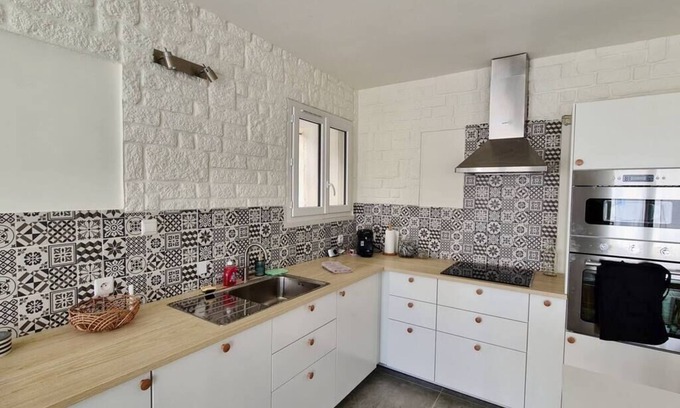 Chateauneuf-du-Pape House | Welcome to Lou Destre! Fully air-conditioned village house for up to 6 people.