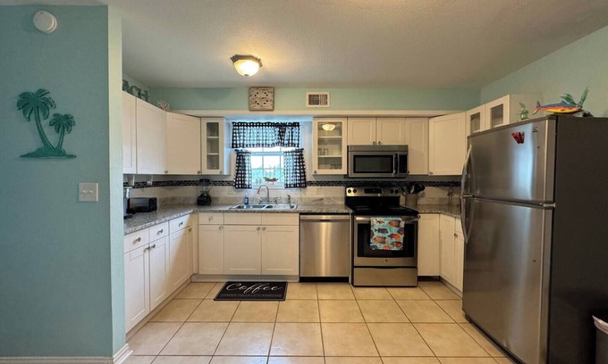 Rockport House | Welcome to G&J Paradise, a charming 3 bedroom, 2.5 bath home in Holiday Beach