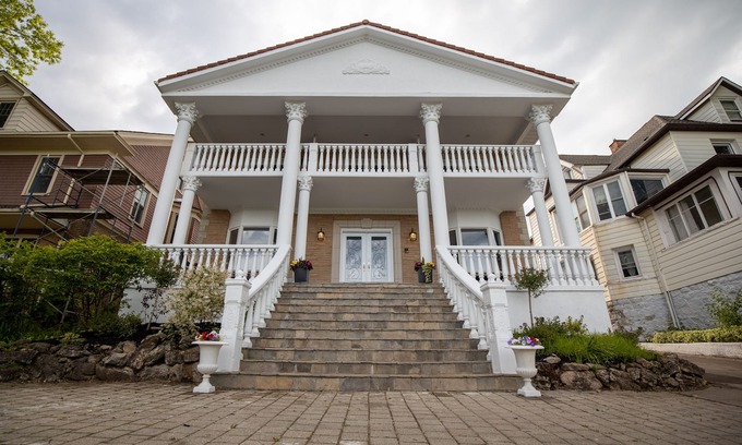Niagara Falls Villa | Welcome to Niagaraluxurysuites one of the closest vacation home near the falls!