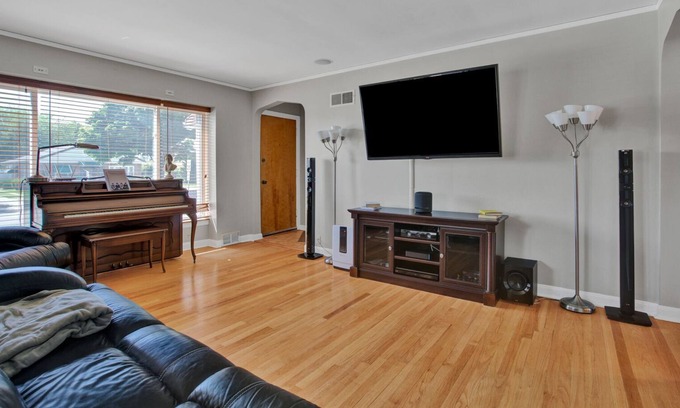 La Grange Park House | Welcome to our charming home!