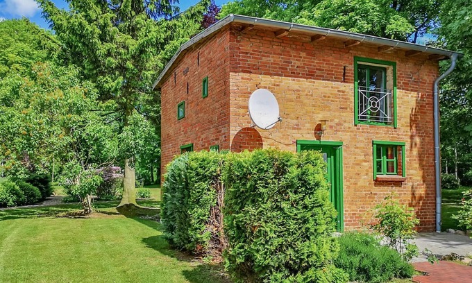 Behnkendorf House | Welcome to the apartment Storchennest with a beautiful view of the countryside!