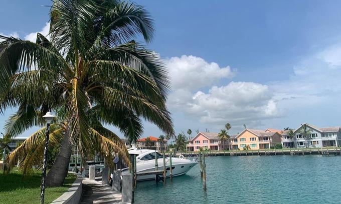 Bahamia West Condo | Welcome to the Bahamas - Come taste the good life (Beach, Canal, Pool)