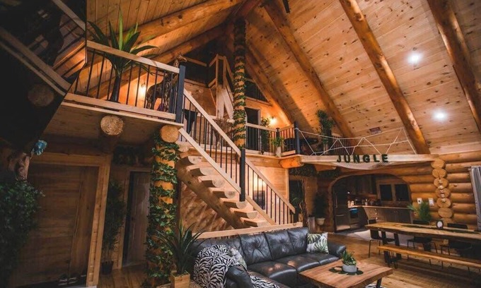 Saint-Philemon Ski Chalet | Welcome to the JUNGLE - Log cabine - SPA