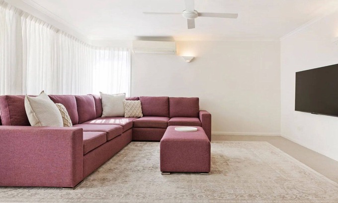 Point Vernon House | Welcome to the upmarket, glamorous, Esplanade Ease.