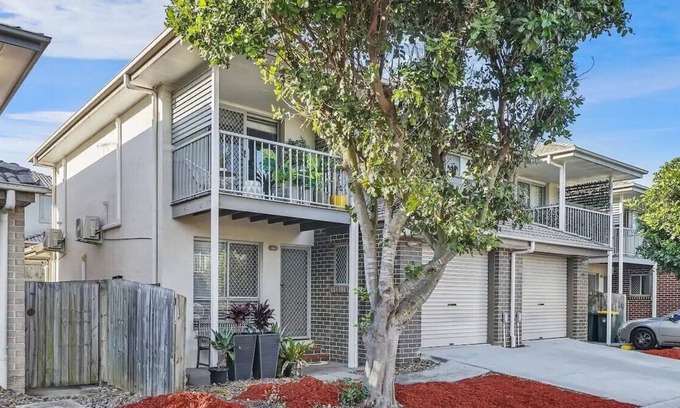 Bracken Ridge House | Welcome to your home away from home in Bracken Ridge!