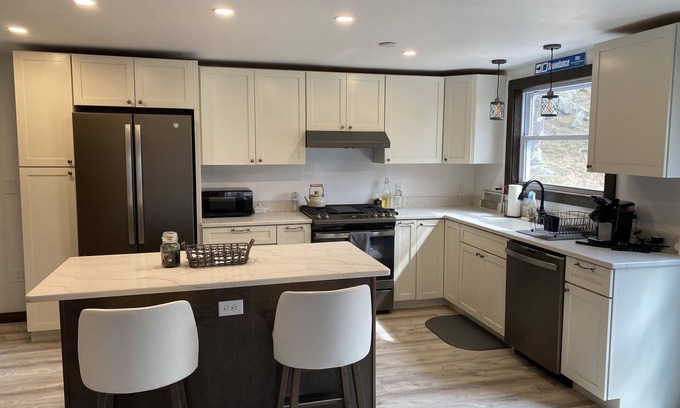 Jacksonville House | Welcoming brand new 3 bed chalet on hilltop with Mountain View’s
