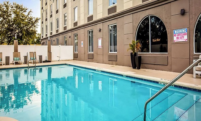 Orlando Hotel | Welcoming Hotel Room w/Outdoor Pool - Near Universal Studios Fun