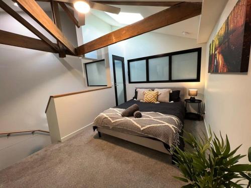 Devonport Apartment | Well located Apt with Loft Bedroom & Aircon