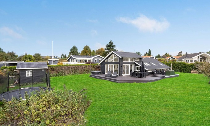 Bog By House | Well maintained vacation home on Bogø.