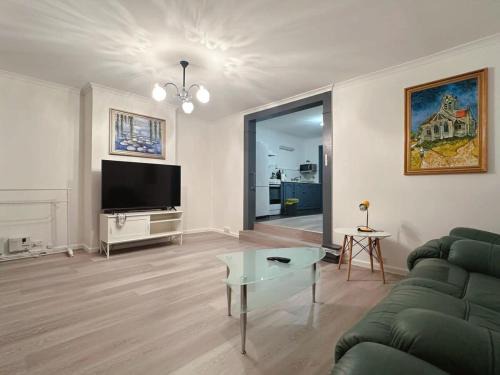South Hobart House | Wellesley Mountain View Getaway near City