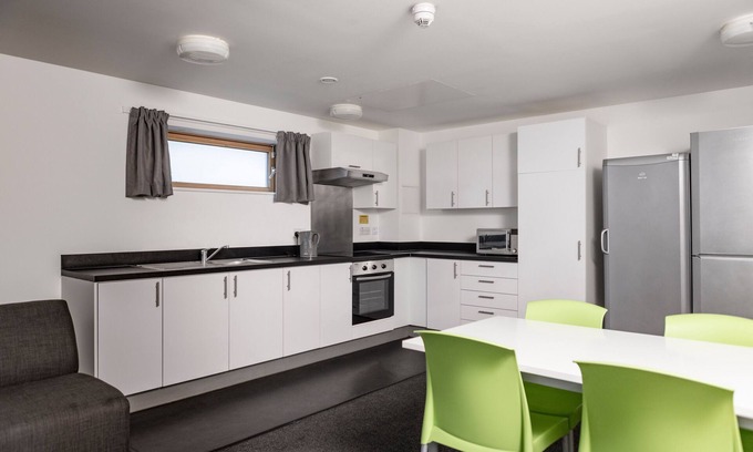 Luton Hotel | Wenlock Court