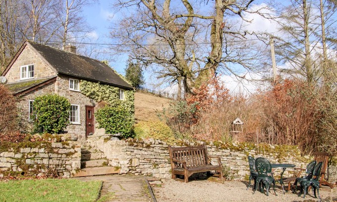 Newcastle-on-Clun Cottage | Wern Tanglas Cottage
