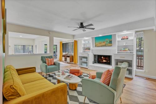 Tulsa House | Wes Anderson-Theme 5BD - Movie Theater & PingPong