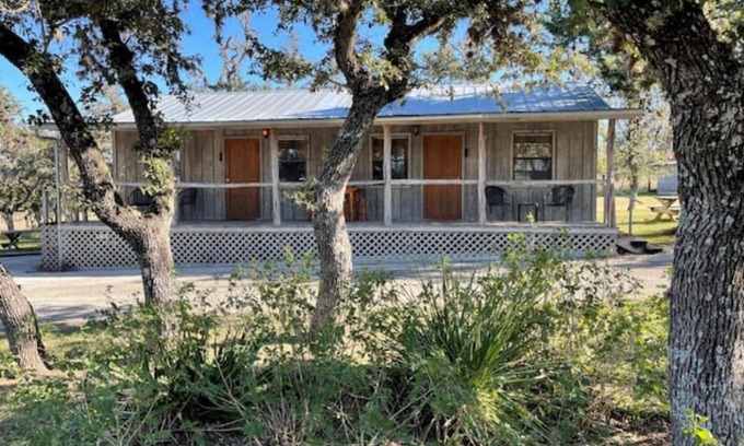Bandera House | West 1077 Guest Ranch - Buckeye Room 3