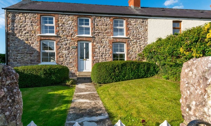 Llangennith House | West End Cottage - Three Bedroom House, Sleeps 5