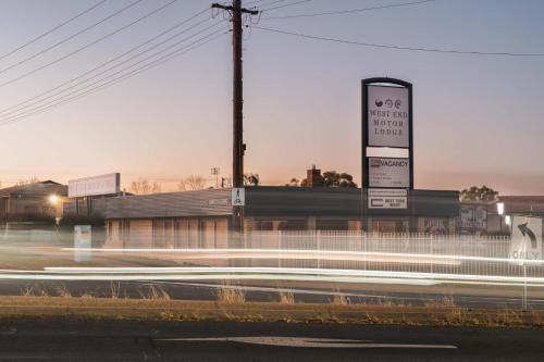Orange Hotel | West End Motor Lodge