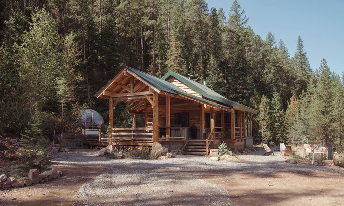Essex Cabin | West Glacier Cabin, Hot Tub, Stunning Views, XC Ski Trails Nearby