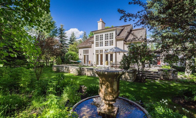 Ketchum House | West Ketchum Sun Valley French Cottage - 5 Blocks to Main Street