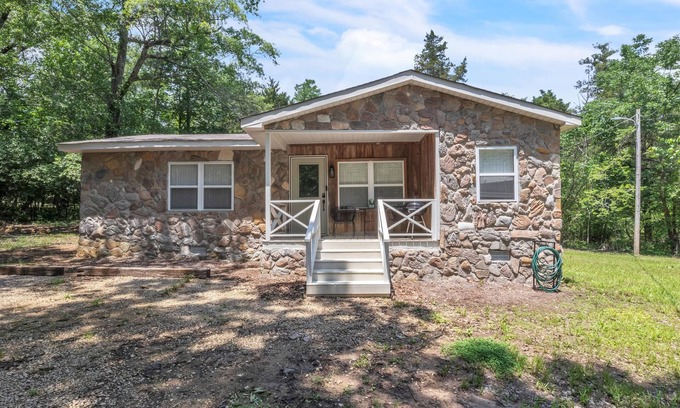 Columbus House | West Lowndes Country Cottage by OneHometown Getaways