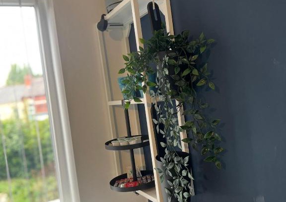 Stonnall Apartment | West Midlands Studio, Sleeps 2 People With FREE Parking