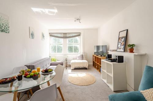 Pembridge Apartment | West Oasis - 6 sleeps - Notting Hill