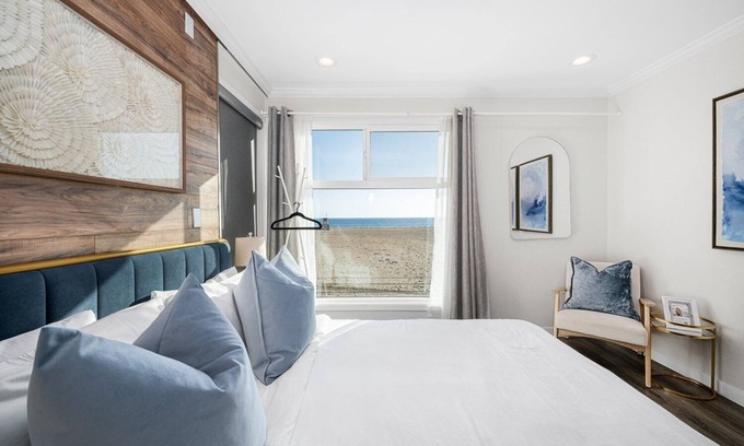Newport Beach Apartment | West Oceanfront Oasis 7