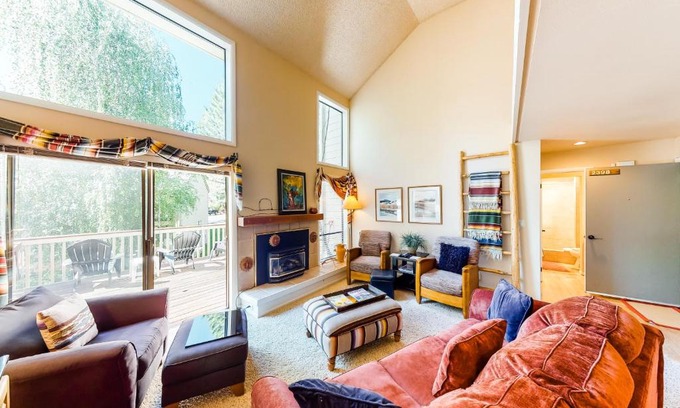 Elkhorn Village Apartment | Western Dreams
