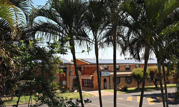 Emerald Hotel | Western Gateway Motel and Apartments