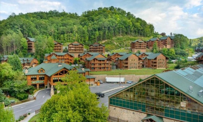 Gatlinburg Resort | Westgate Smoky Mountain Resort & Water Park 3-BR lock-off Villa