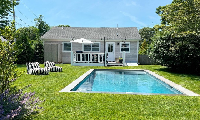 Westhampton Beach Cottage | Westhampton Beach cottage 1.6 miles to Rogers Beach