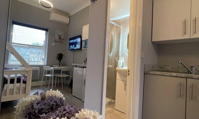 Harrow Road Apartment | Westminster Inn