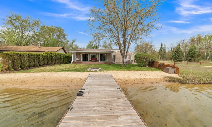 Harrison House | Wet Feet Retreat: Endless Summer Fun – Sandy Beaches, Swimming, and Kayaking!