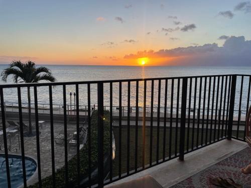 Kahana Apartment | Whale Watching from the Lanai - Oceanfront Condo in West Maui