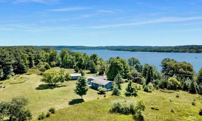 Leland House | Whaleback Retreat