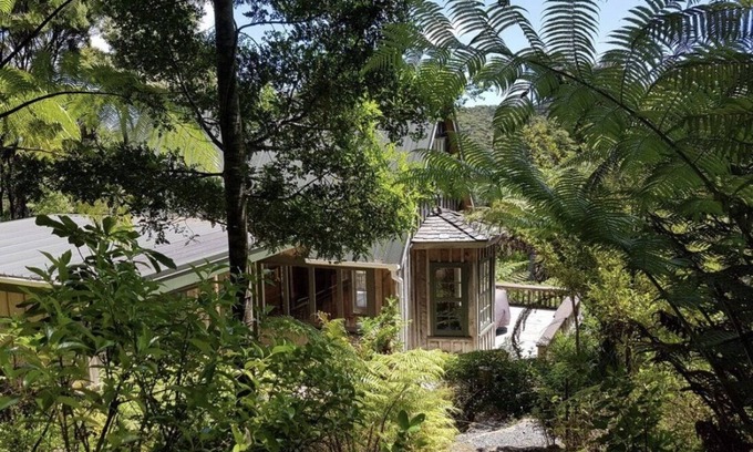 Whangaparapara Harbour House | Whaler's Cottage - Great Barrier Island