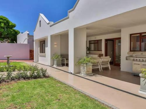 Voelklip House | Whales & Wonders Guesthouse
